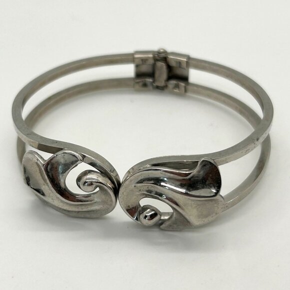 Silver-Tone Hinged Bracelet With Abstract Swirl Design & Double Band Clamper - Picture 2 of 9
